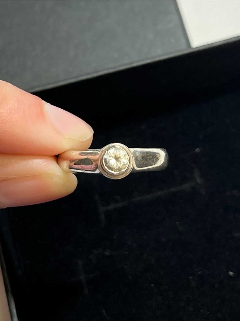 Gorgeous sterling silver ring
Unique square face with single crystal
Size 6